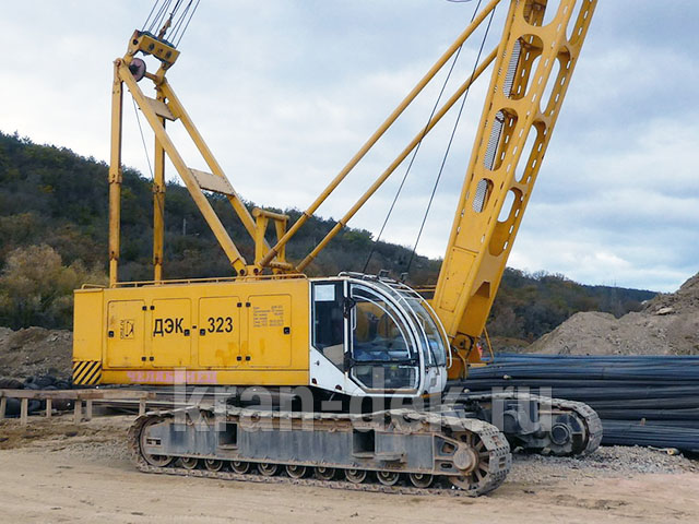 Гусеничный кран ДЭК-323